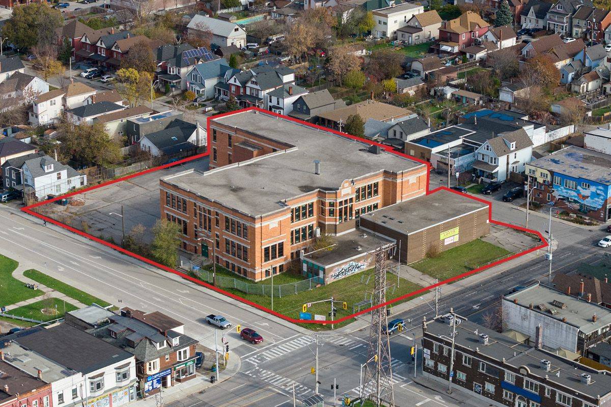 Hamilton, ON L8L 2Z8,601 Barton ST E