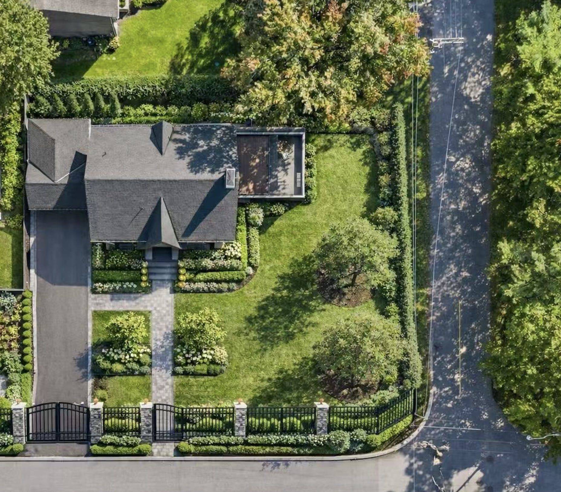 Rockcliffe Park, ON K1M 0J6,320 Hillcrest RD