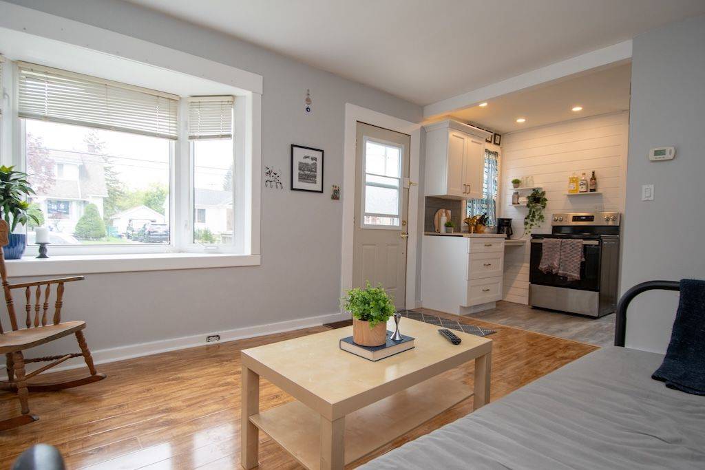 Kawartha Lakes, ON K9V 3J7,32 Adelaide ST S