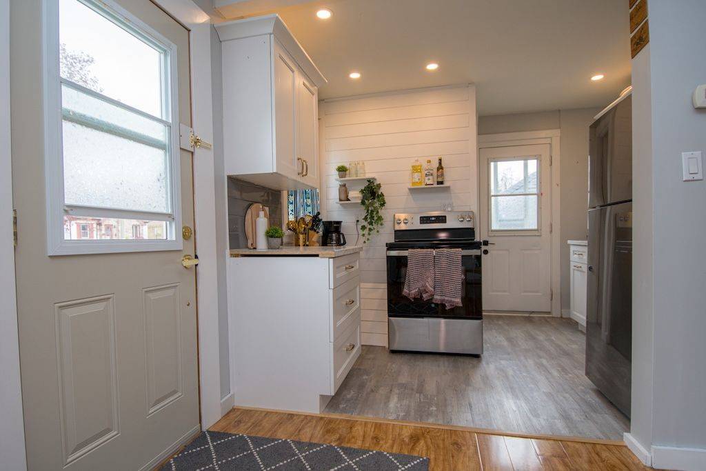 Kawartha Lakes, ON K9V 3J7,32 Adelaide ST S