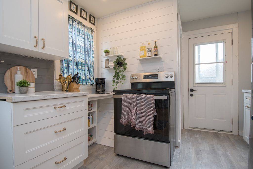 Kawartha Lakes, ON K9V 3J7,32 Adelaide ST S