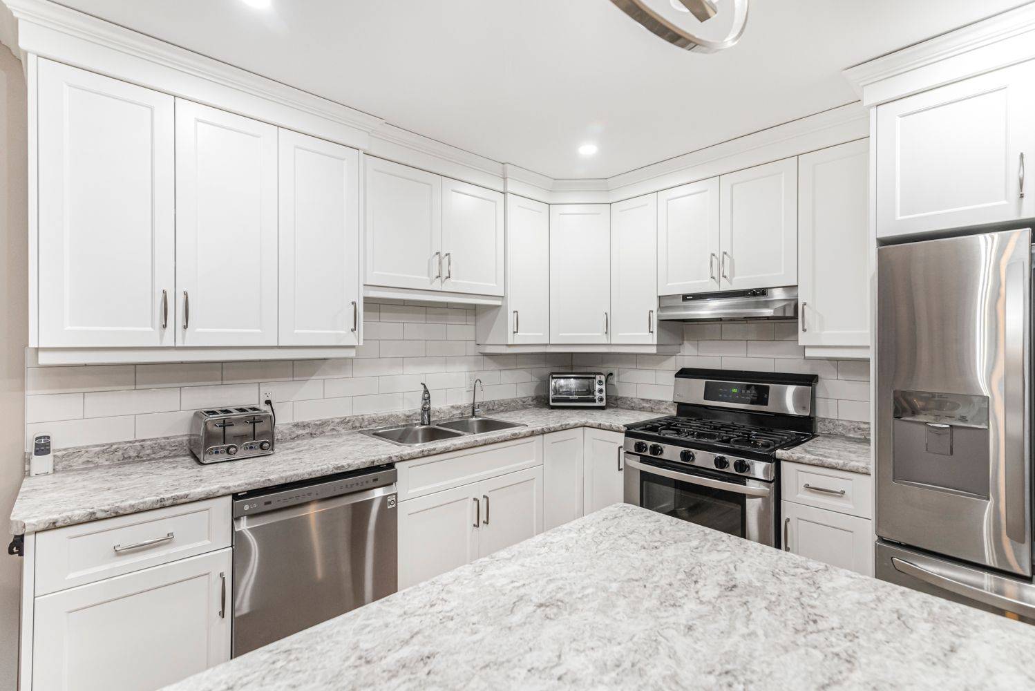 Haldimand, ON N1A 1B8,152 Cross ST E #6