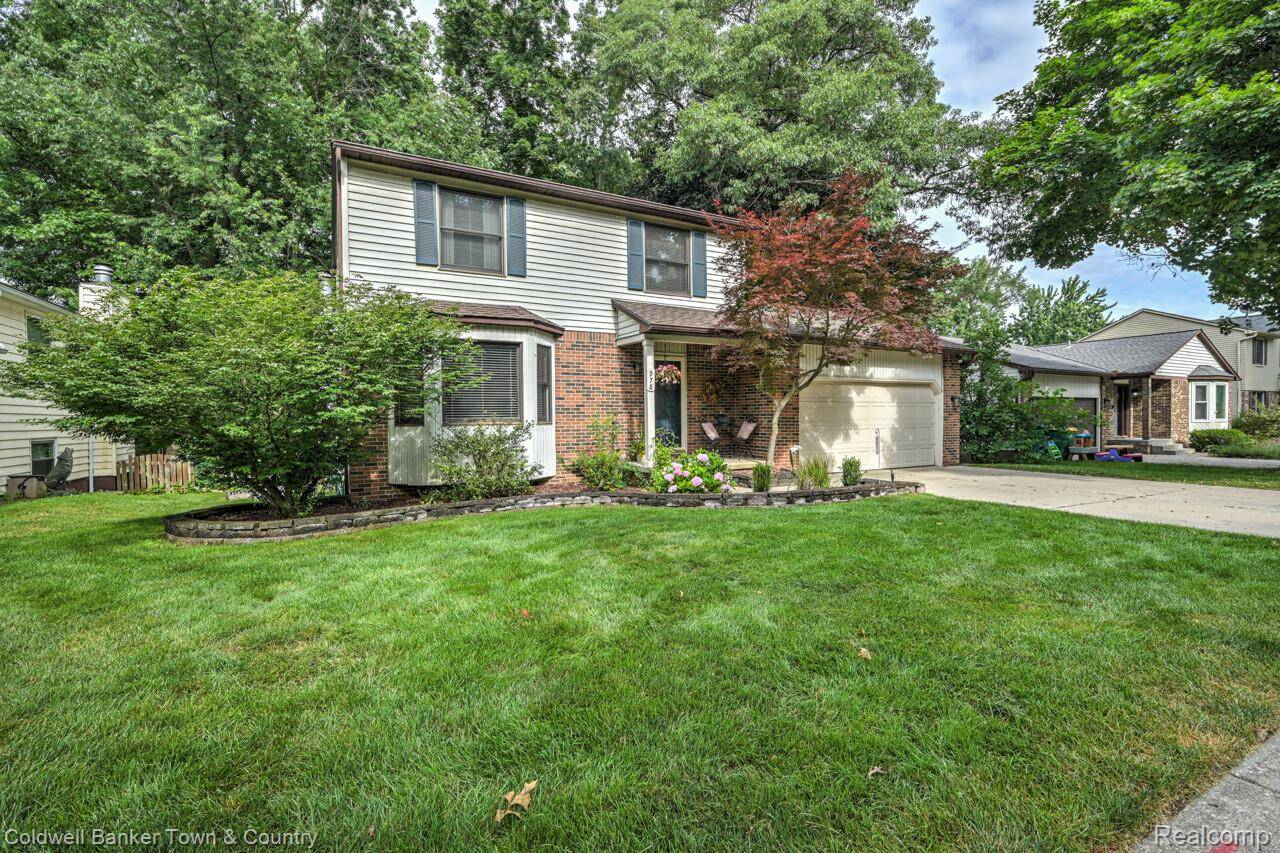 Brighton, MI 48116,978 Oak Ridge CIR