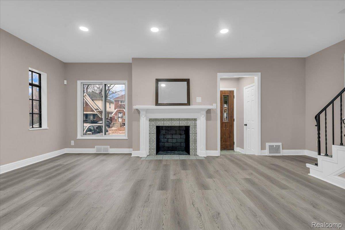 Detroit, MI 48221,16224 Washburn ST