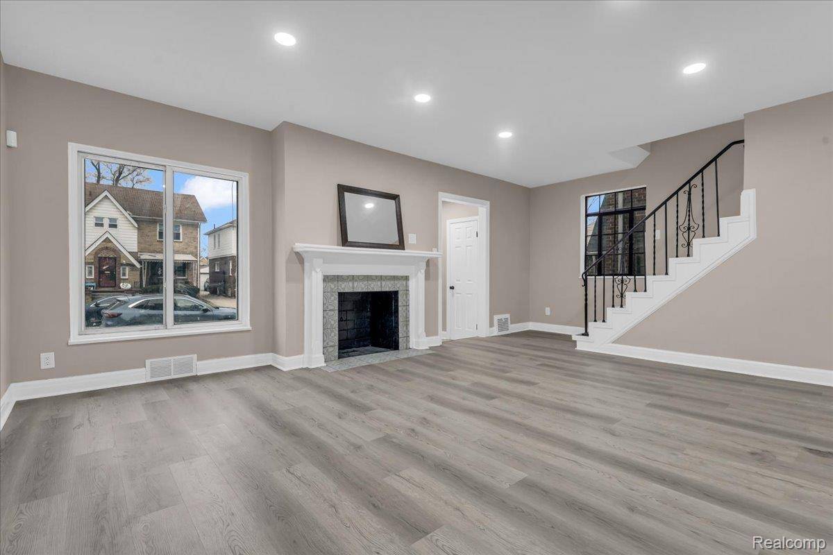 Detroit, MI 48221,16224 Washburn ST