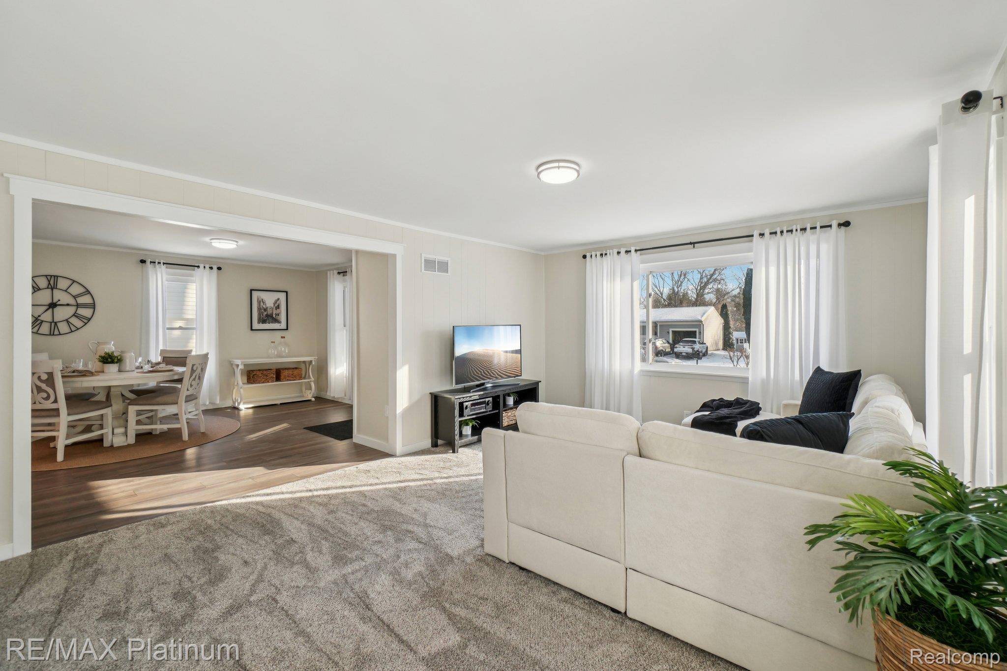 Pinckney, MI 48169,635 E Unadilla ST E