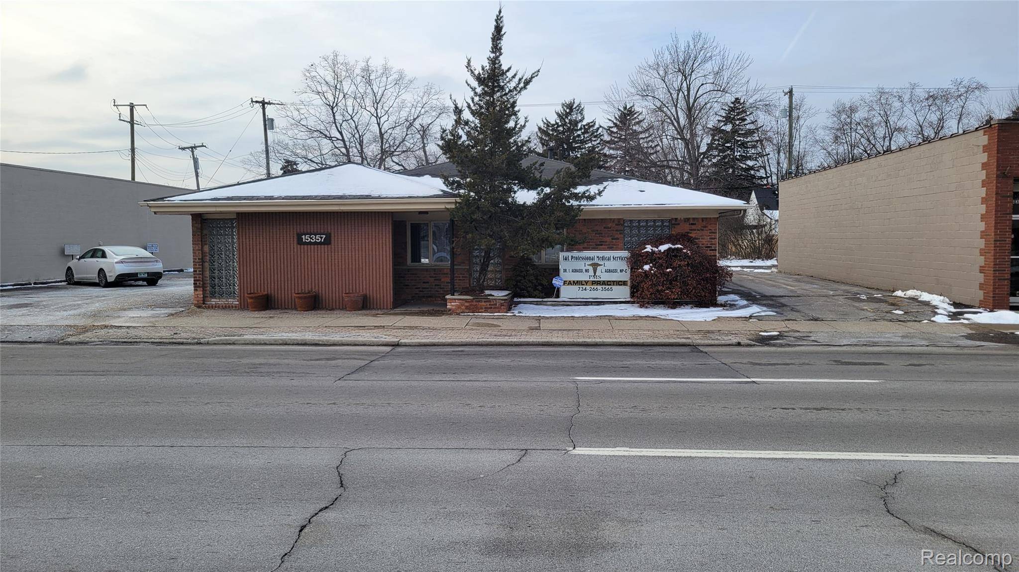 Livonia, MI 48154,15357 Farmington RD