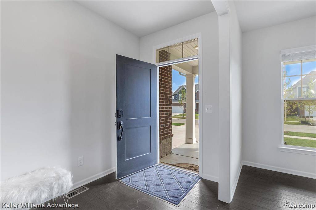 Northville, MI 48168,48389 Fieldstone DR