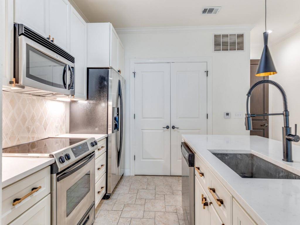 Dallas, TX 75225,8616 Turtle Creek Boulevard #200