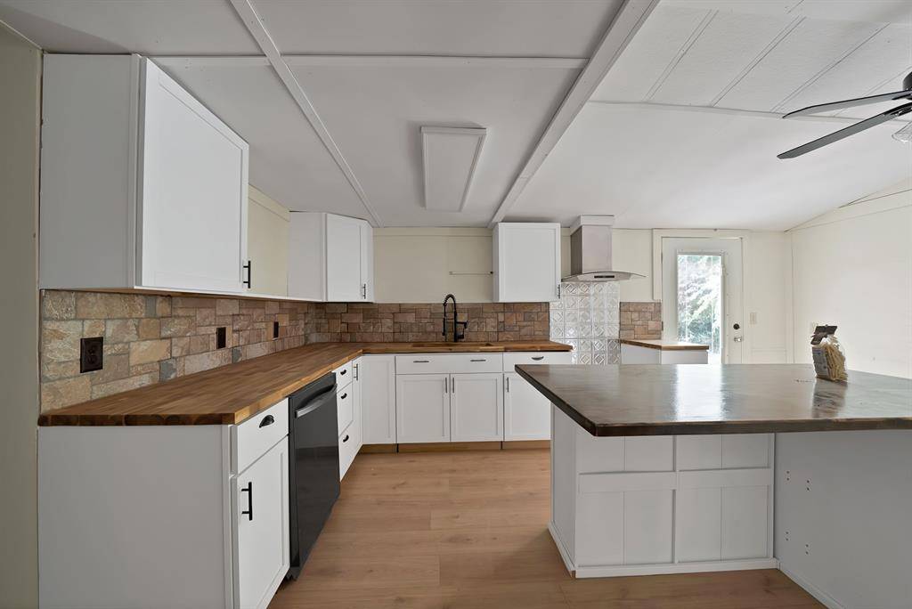 Granbury, TX 76048,2916 E Briarwood Street