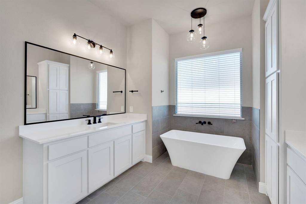 Red Oak, TX 75154,303 Crystal Lake Lane