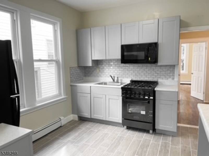 Newark City, NJ 07103,596 S 19Th St