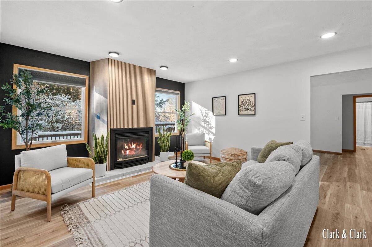 Lowell, MI 49331,992 N Washington ST SE