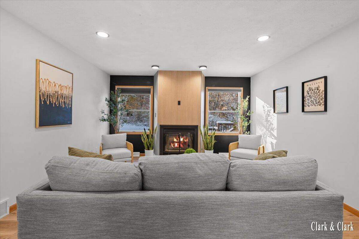 Lowell, MI 49331,992 N Washington ST SE