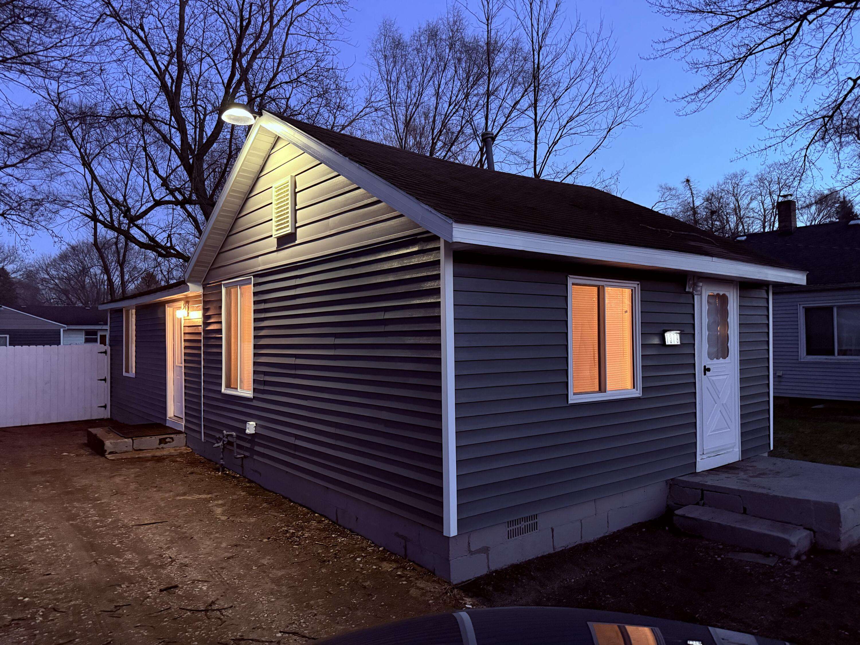 Benton Harbor, MI 49022,1379 Rose AVE