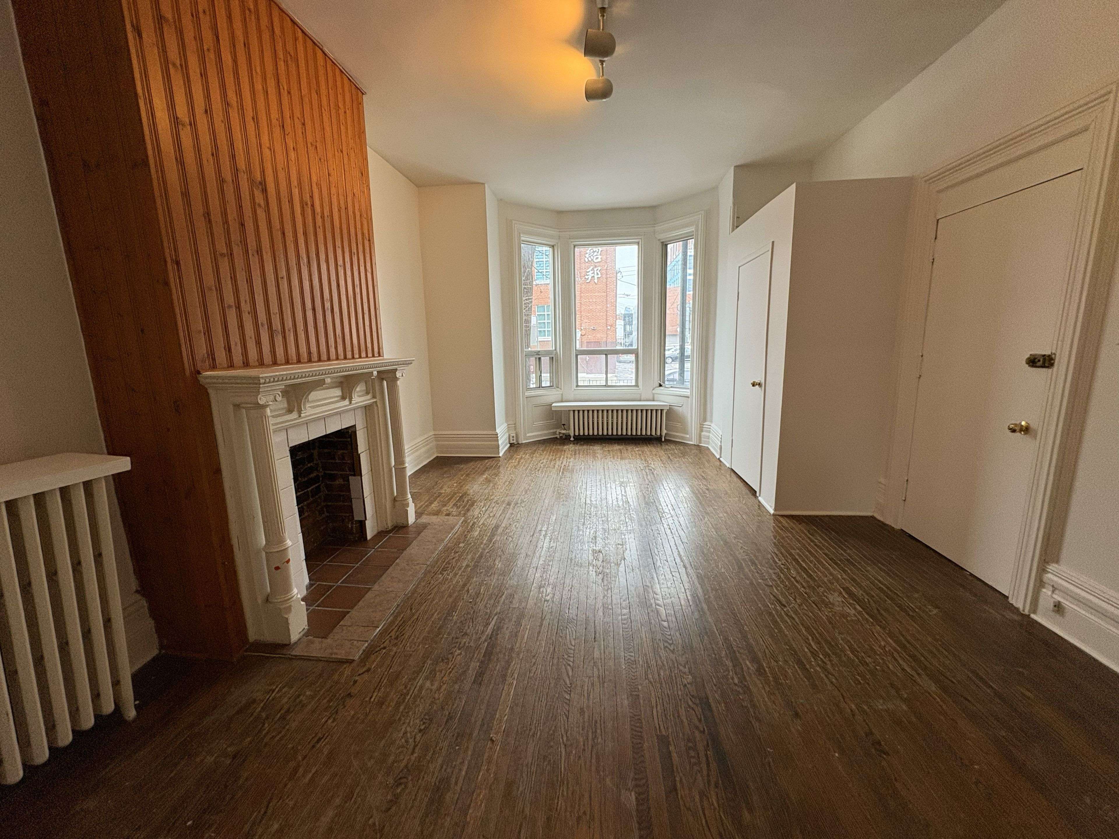 Toronto C01, ON M5T 1L6,124 Baldwin ST #101