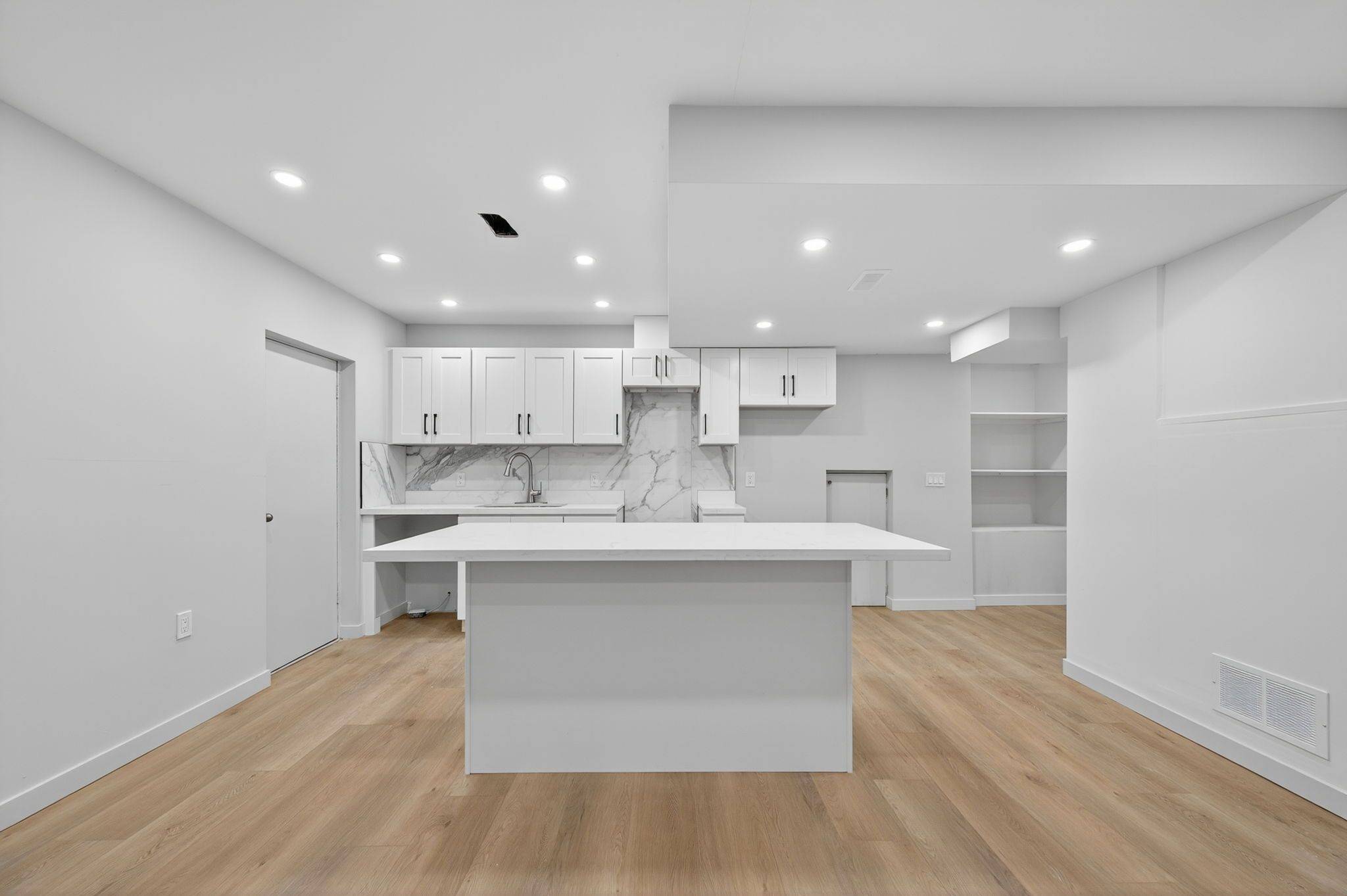 Toronto C06, ON M3H 5G3,19 Candis - lower level DR