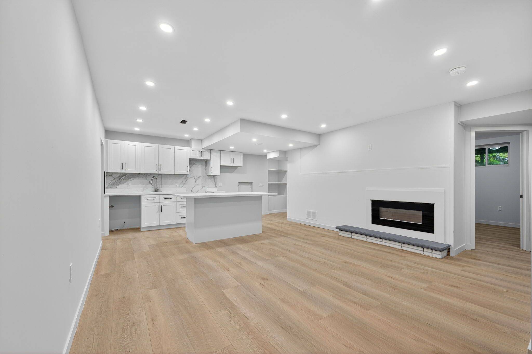 Toronto C06, ON M3H 5G3,19 Candis - lower level DR