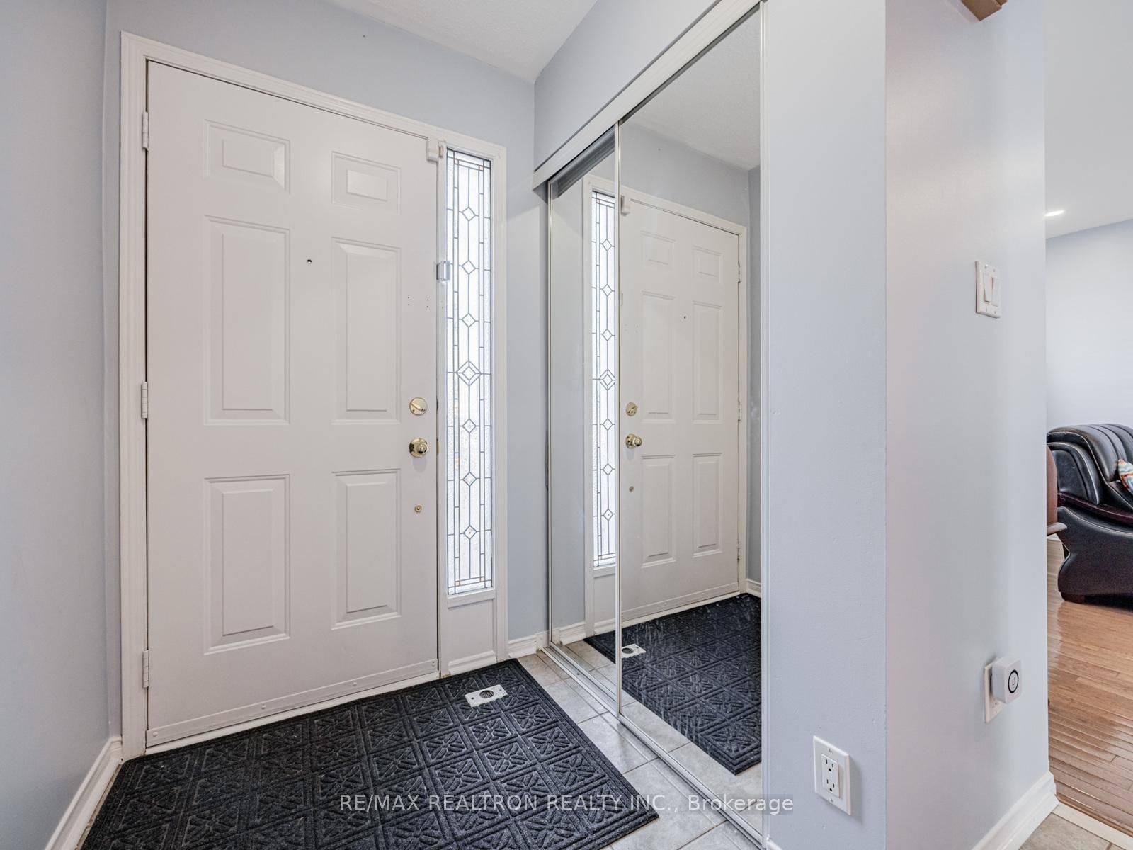 Toronto C11, ON M4H 1R4,15D Overlea BLVD