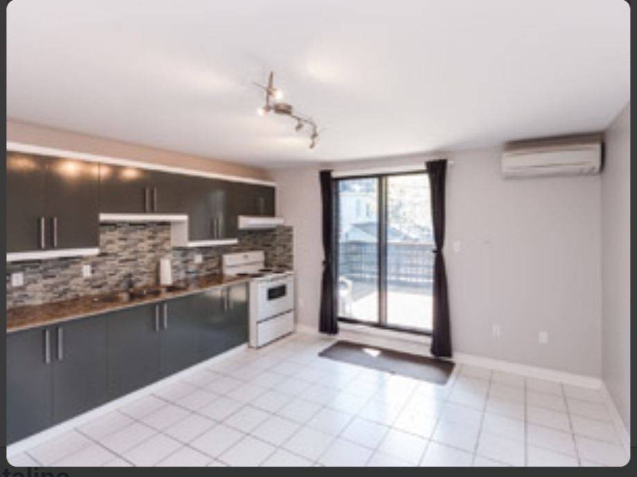 Toronto C01, ON M6K 2B7,714R Dufferin ST