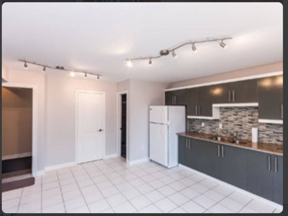 Toronto C01, ON M6K 2B7,714R Dufferin ST