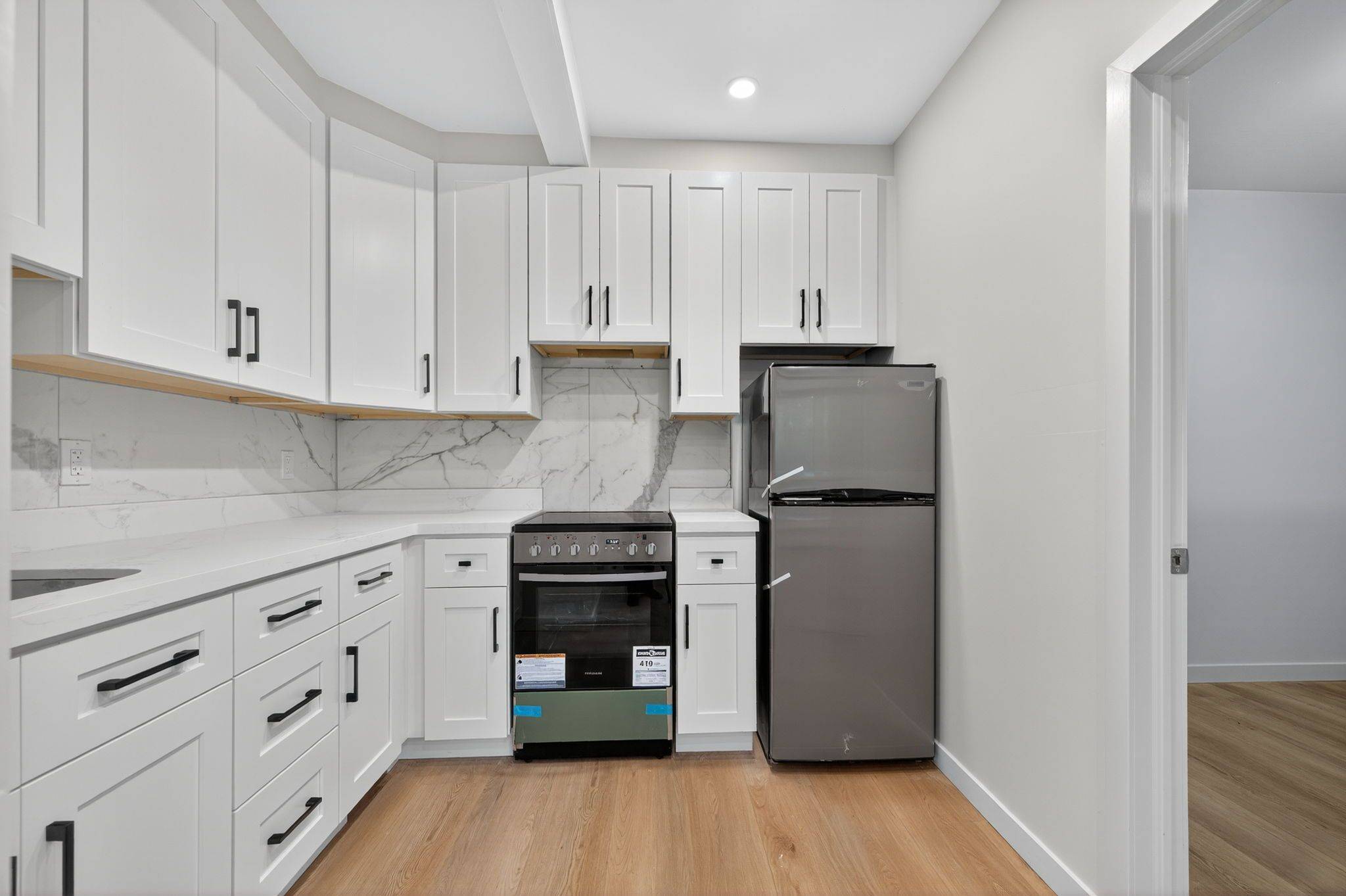 Toronto C06, ON M3H 5G3,19 Candis DR #B