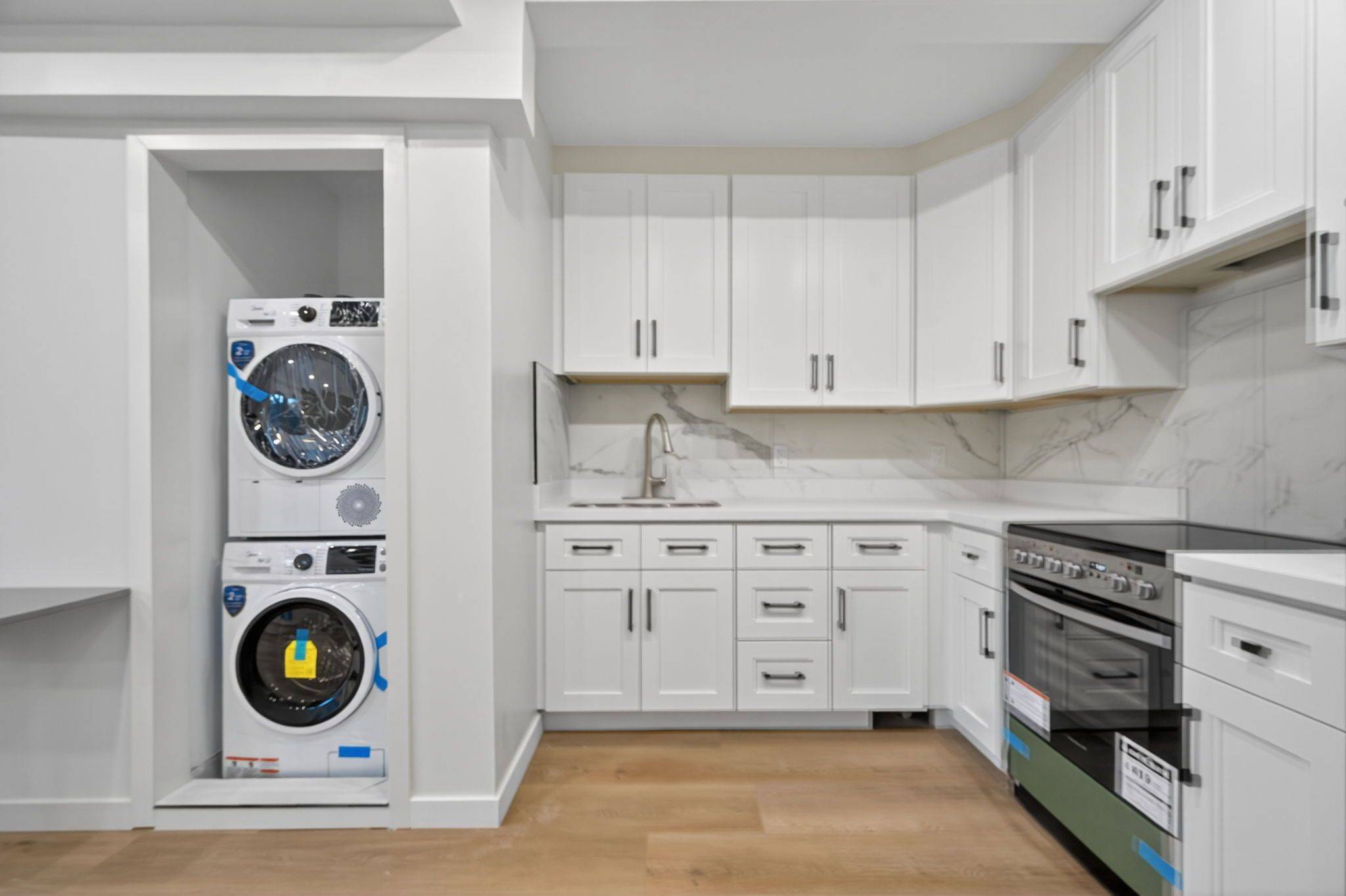 Toronto C06, ON M3H 5G3,19 Candis DR #B