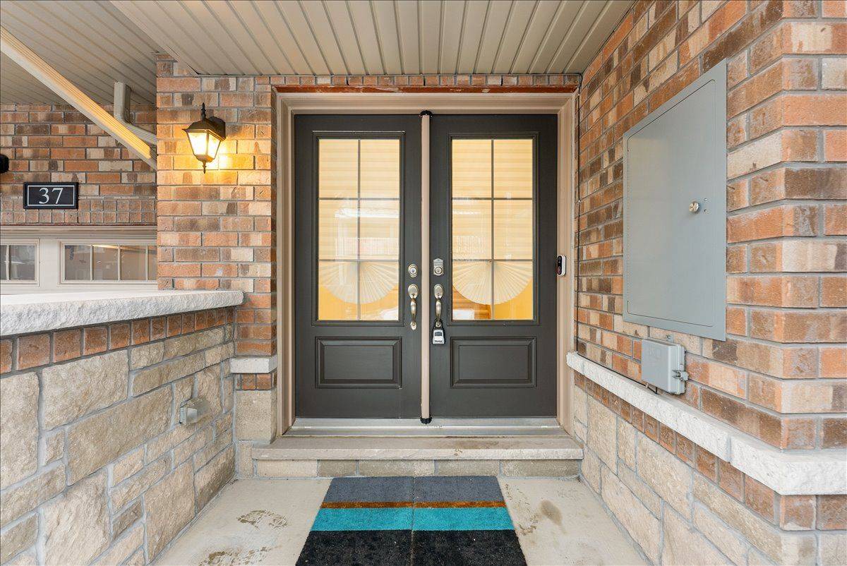 Whitby, ON L1R 0R4,37 Mappin WAY