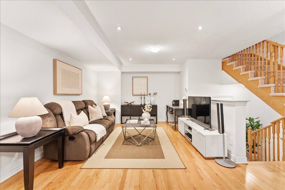 Whitby, ON L1R 0R4,37 Mappin WAY