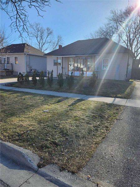 Oshawa, ON L1H 4Z5,824 Rowena ST