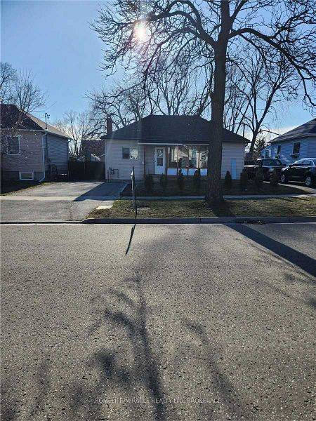 Oshawa, ON L1H 4Z5,824 Rowena ST