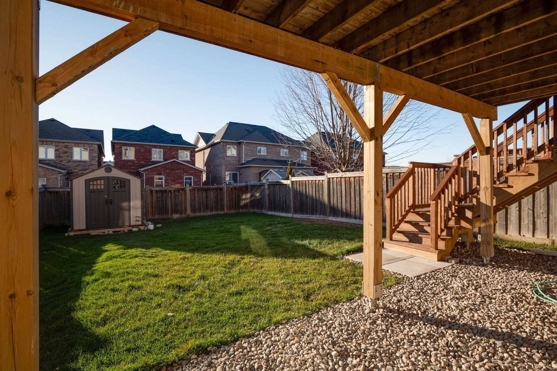 Whitby, ON L1P 1W9,8 Holman CT