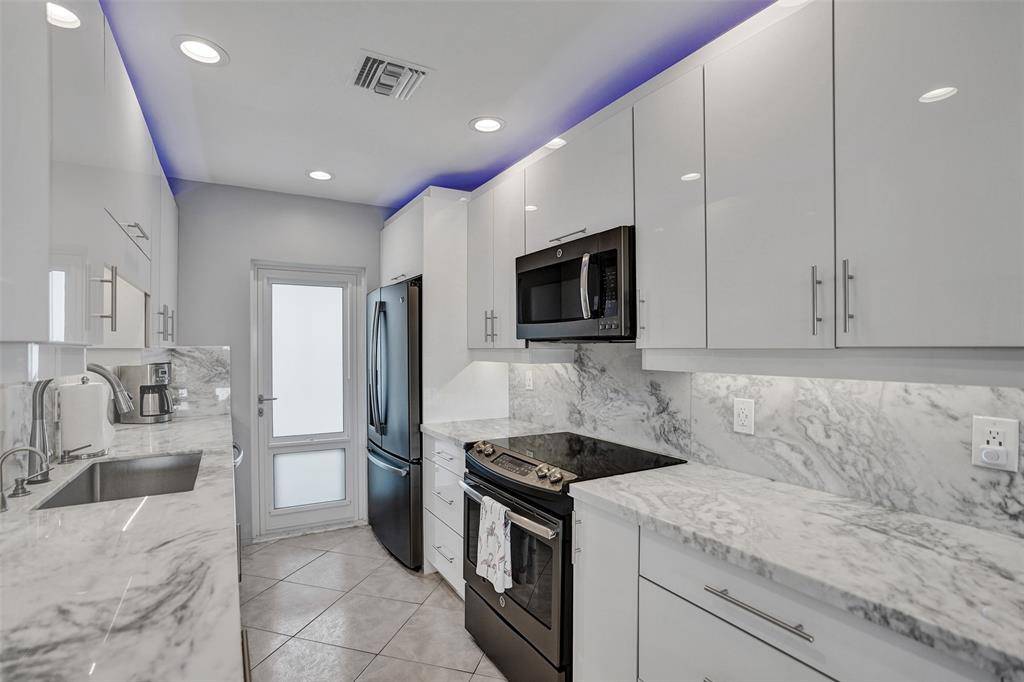 Deerfield Beach, FL 33441,105 NE 19th Ave #452