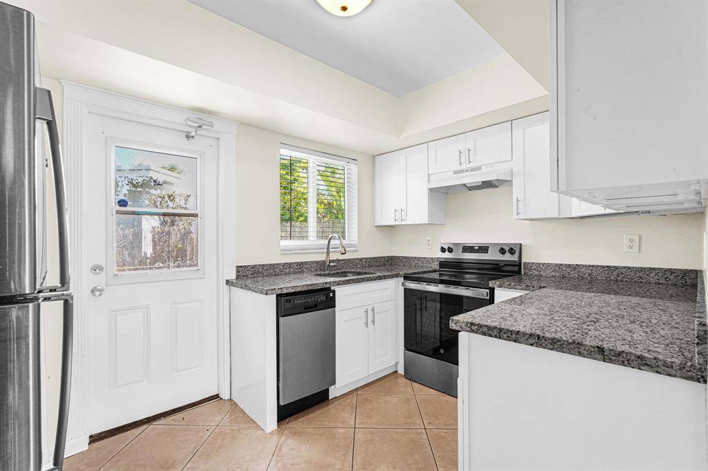 Oakland Park, FL 33334,1658 NE 34th Street #A