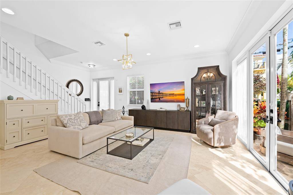 Fort Lauderdale, FL 33315,920 SW 8th St