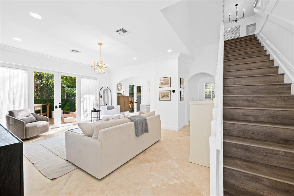 Fort Lauderdale, FL 33315,920 SW 8th St