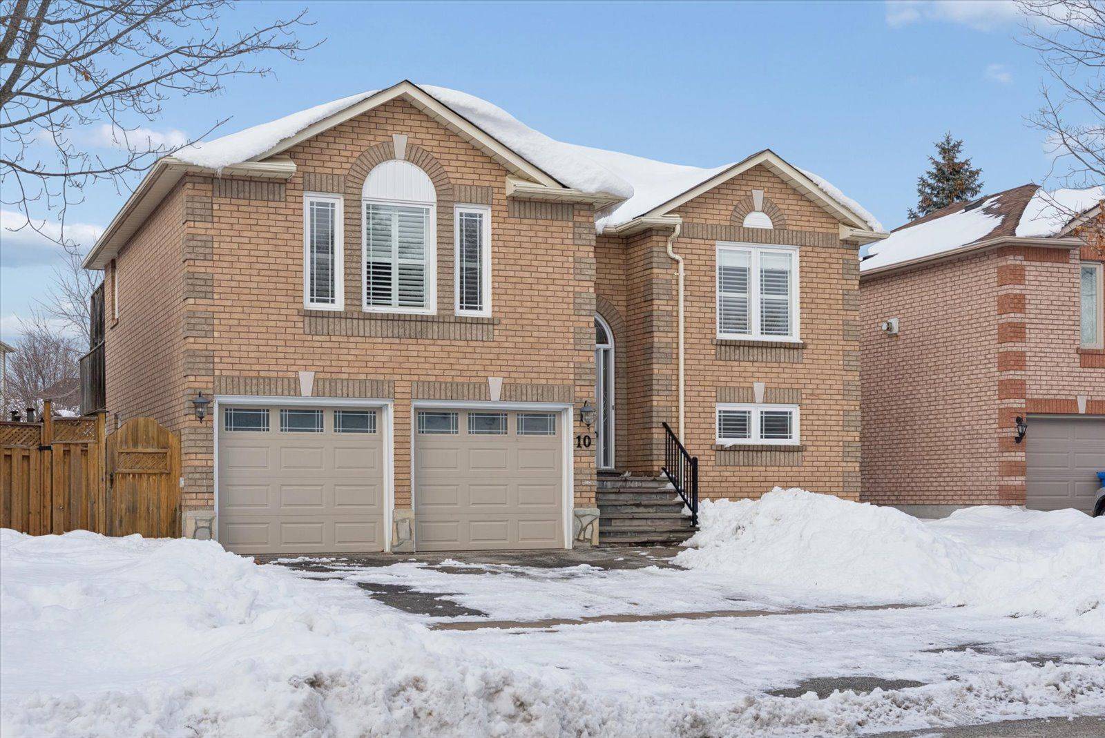 Georgina, ON L4P 3X2,10 Margaret PL