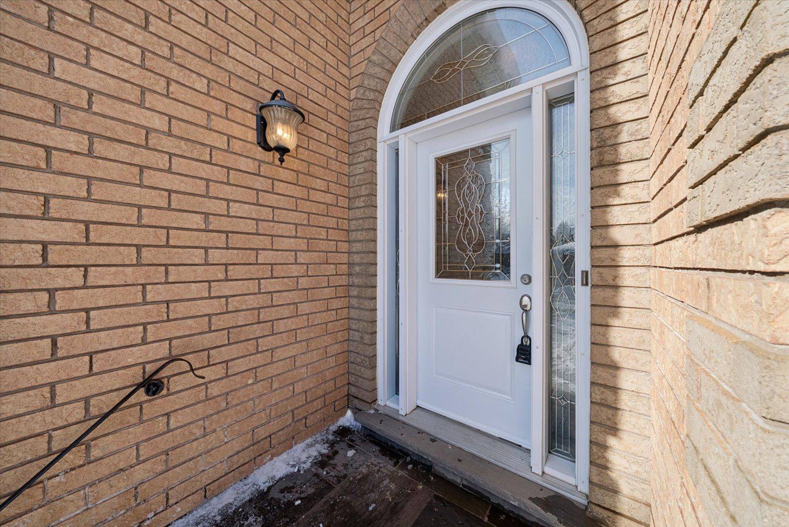 Georgina, ON L4P 3X2,10 Margaret PL