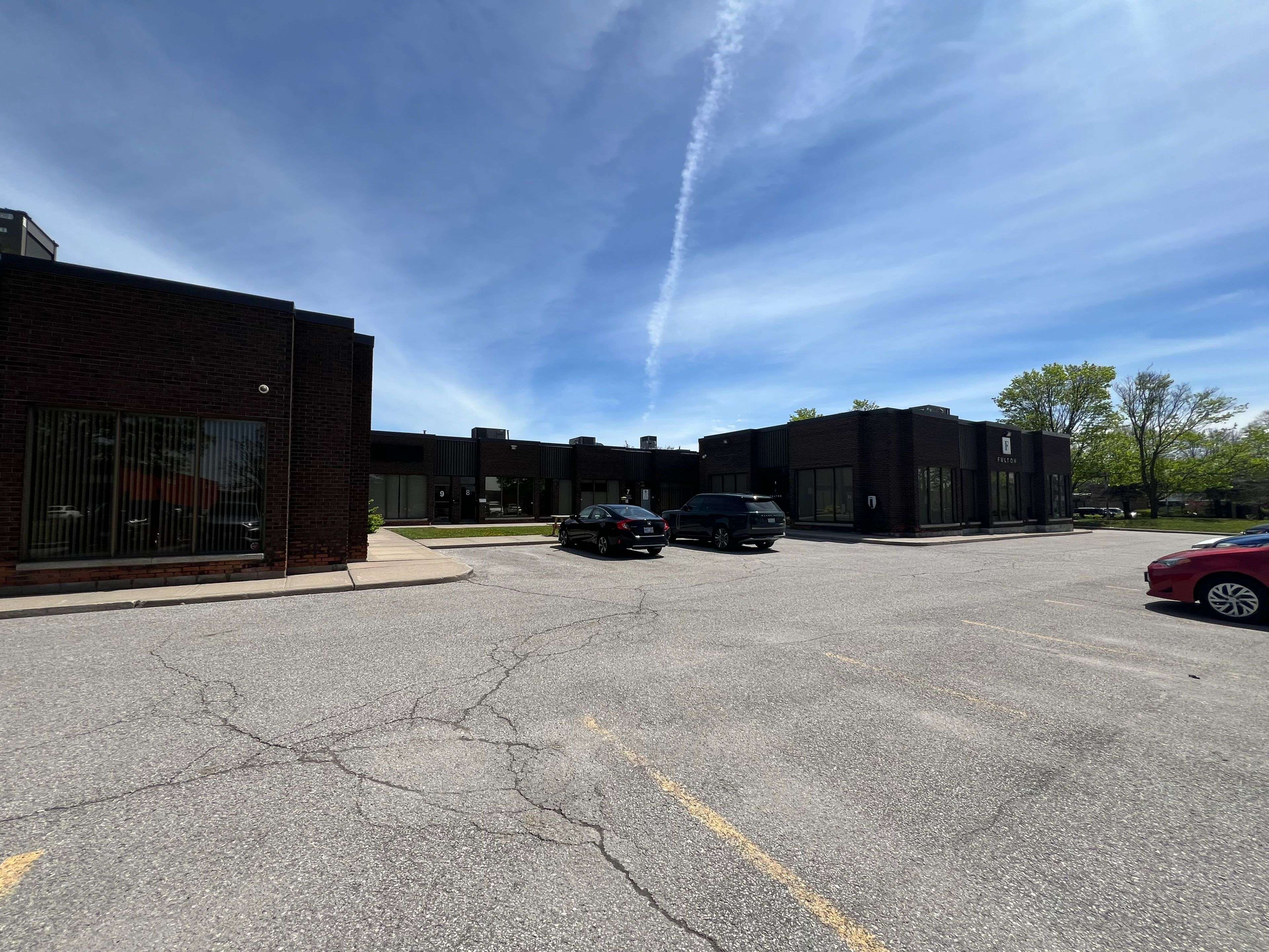 Markham, ON L3R 3K1,160 Gibson DR #8