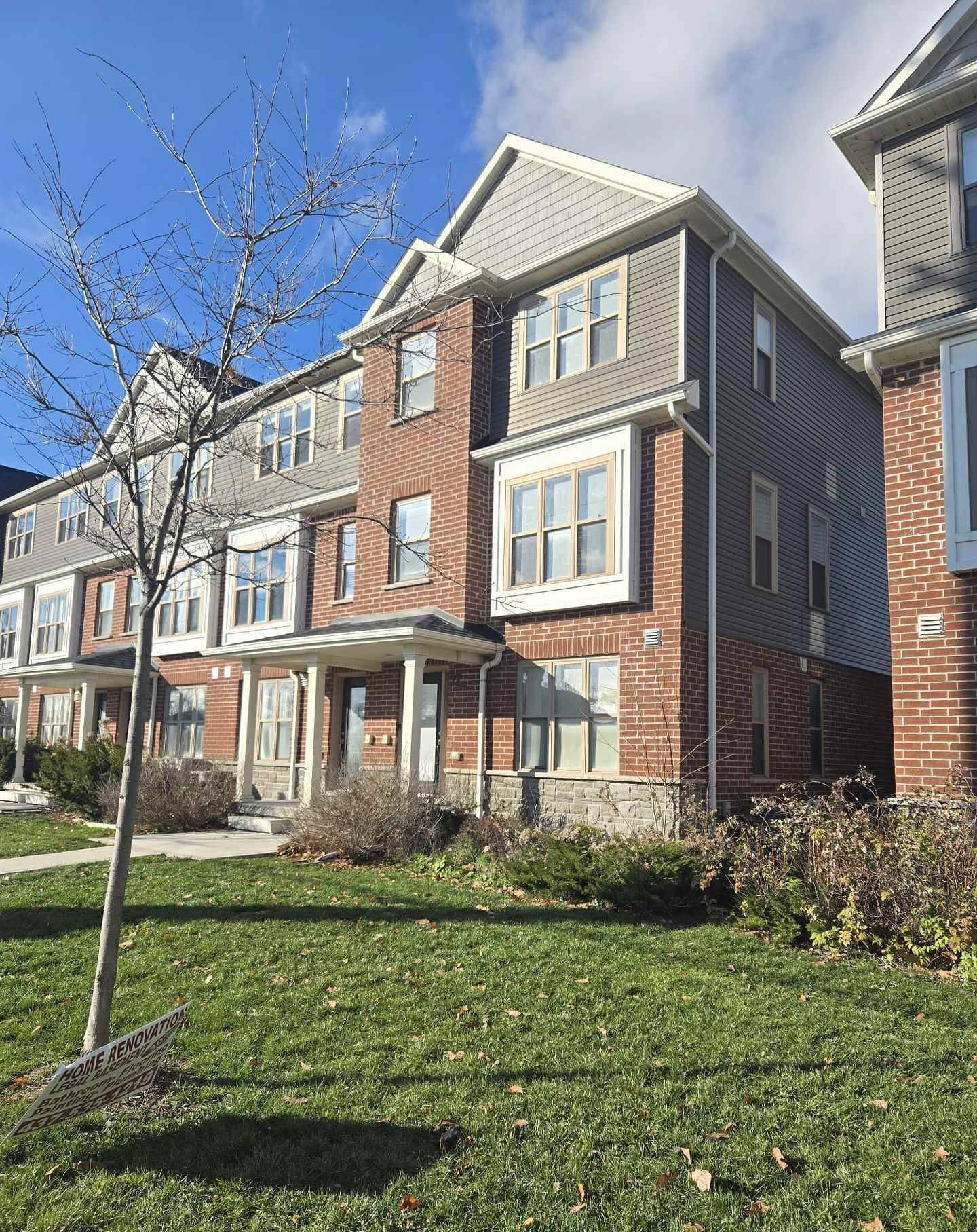 Barrie, ON L4M 0K7,1 Leggott AVE #27