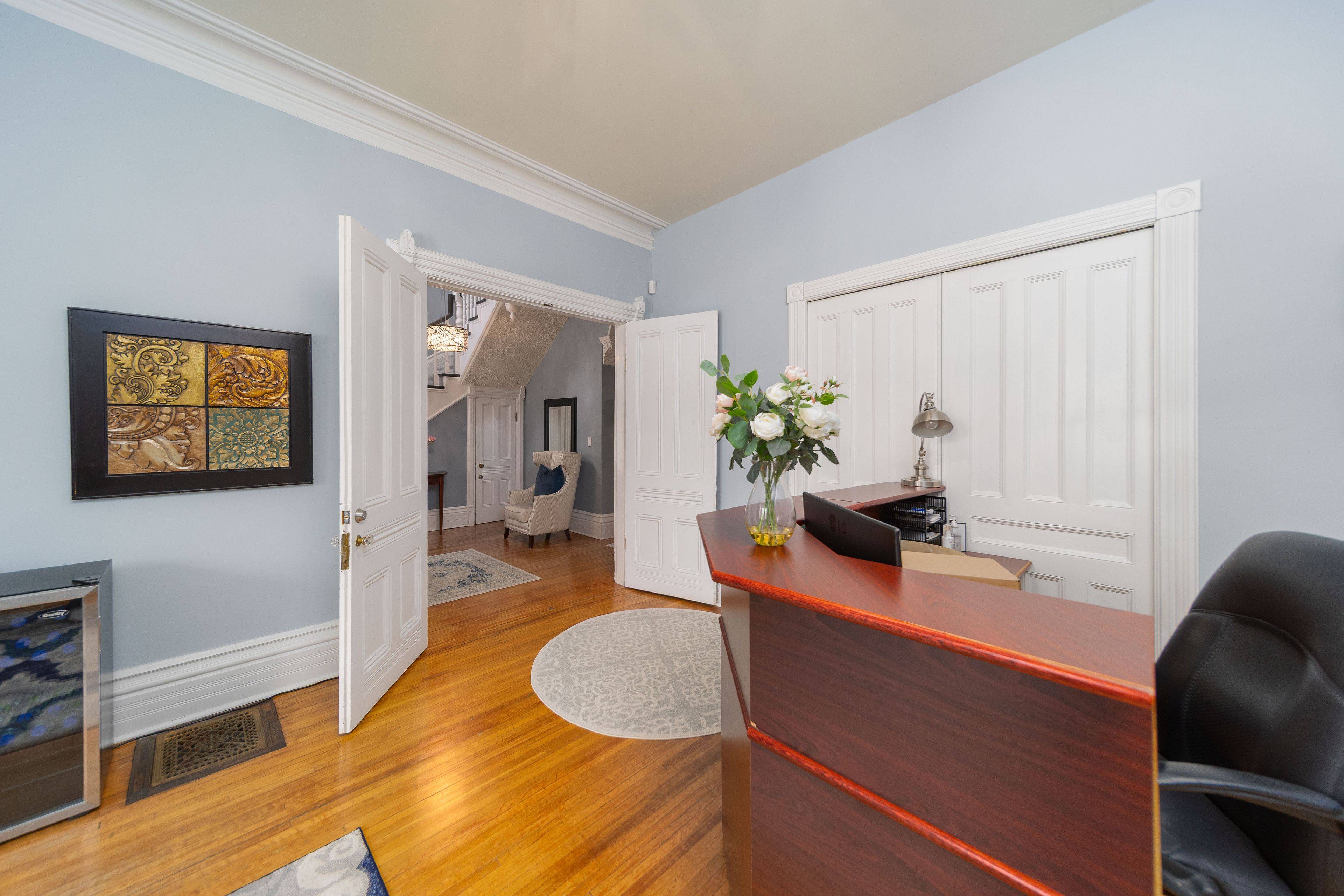 Barrie, ON L4N 1W4,72 High ST