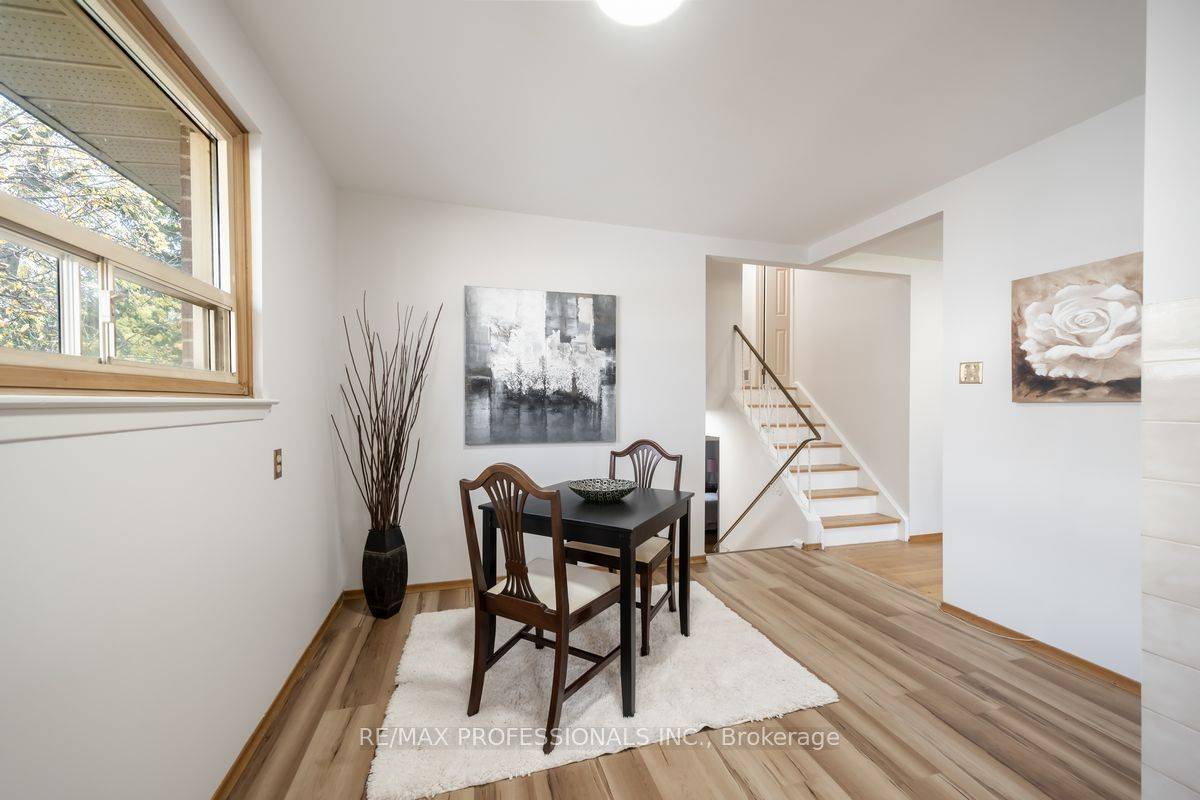 Oakville, ON L6H 1Z1,1275 Pallatine DR