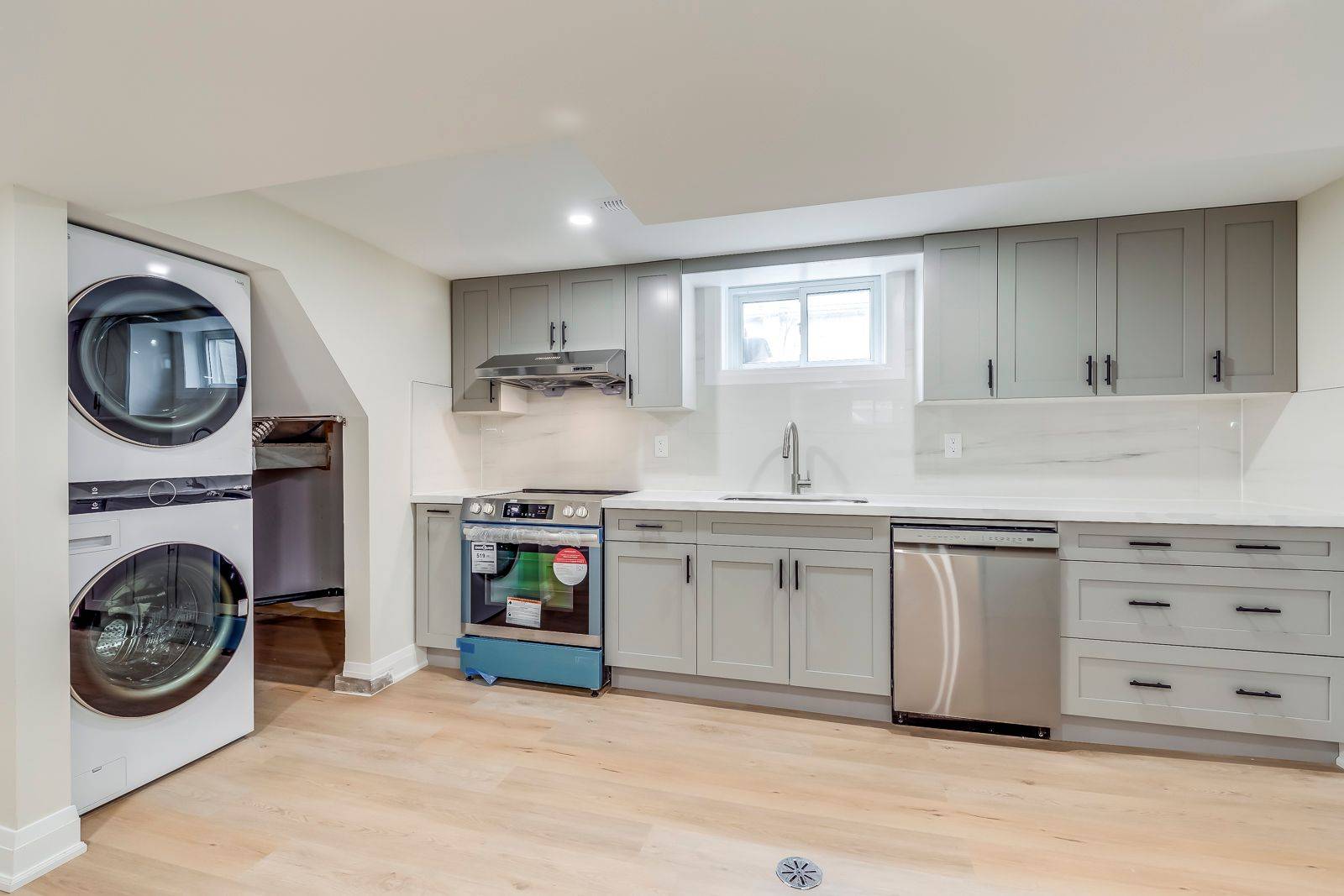 Burlington, ON L7L 4P2,173 Hampton Heath RD #Bsmt