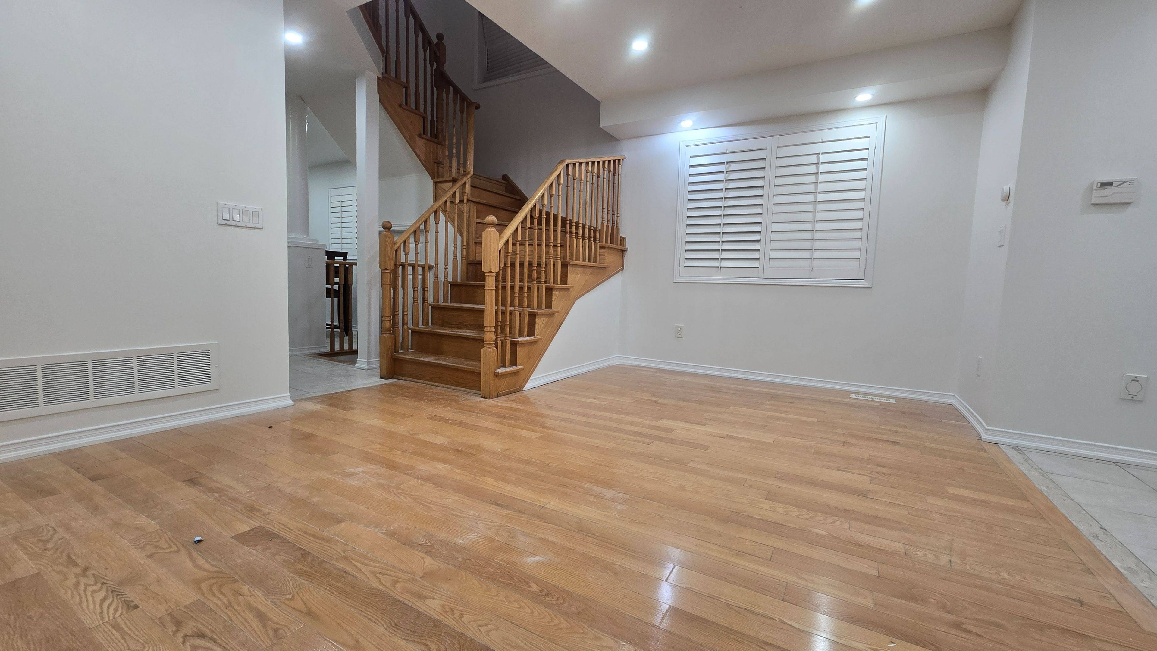 Mississauga, ON L5W 1V9,555 Garden WALK #Upper