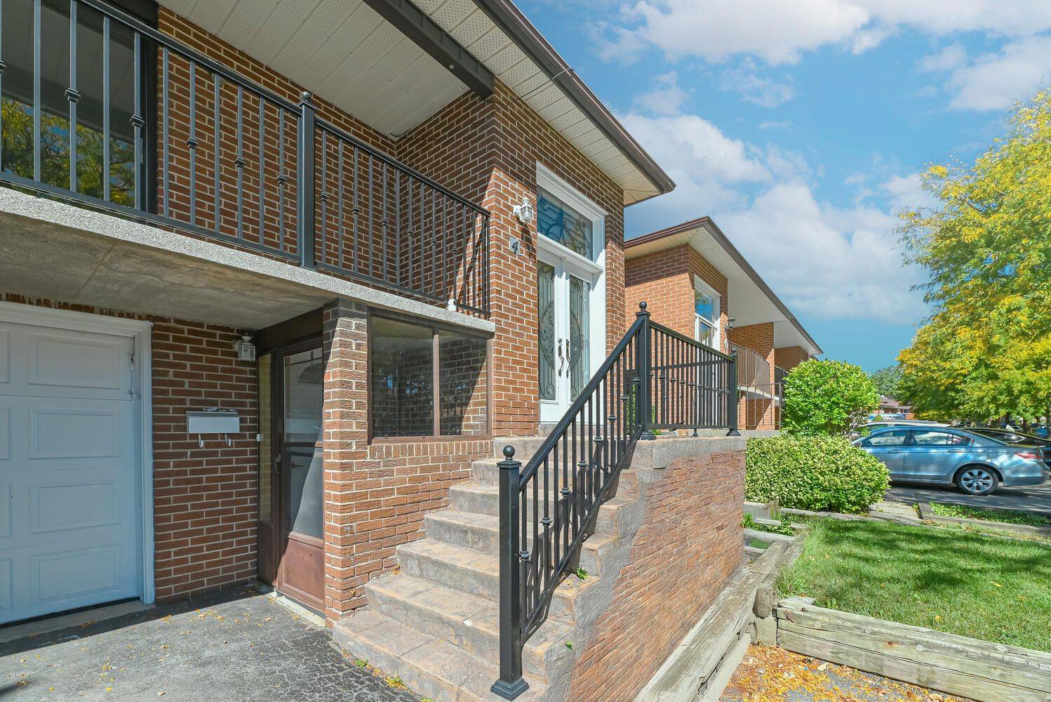 Brampton, ON L6V 3G8,4 Petunias RD