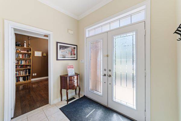 Oakville, ON L6H 7R3,2431 Meadowridge DR W