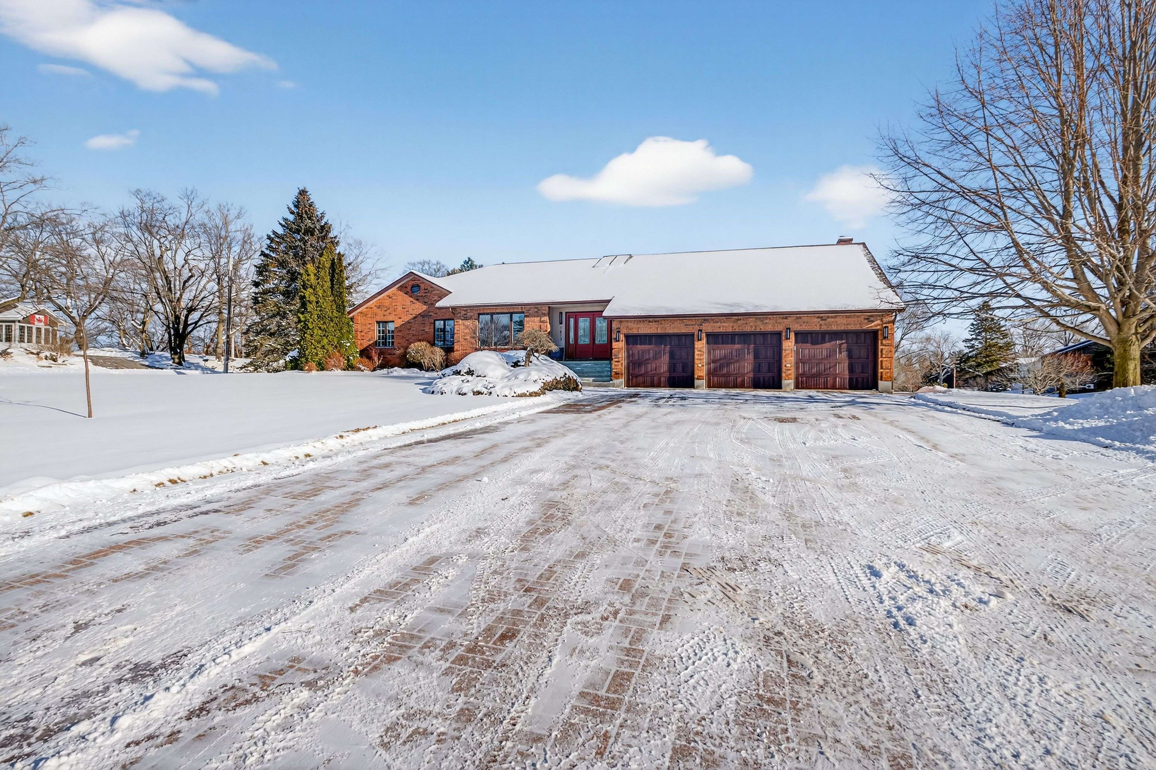 Kingston, ON K7L 2V1,1673 St Lawrence AVE