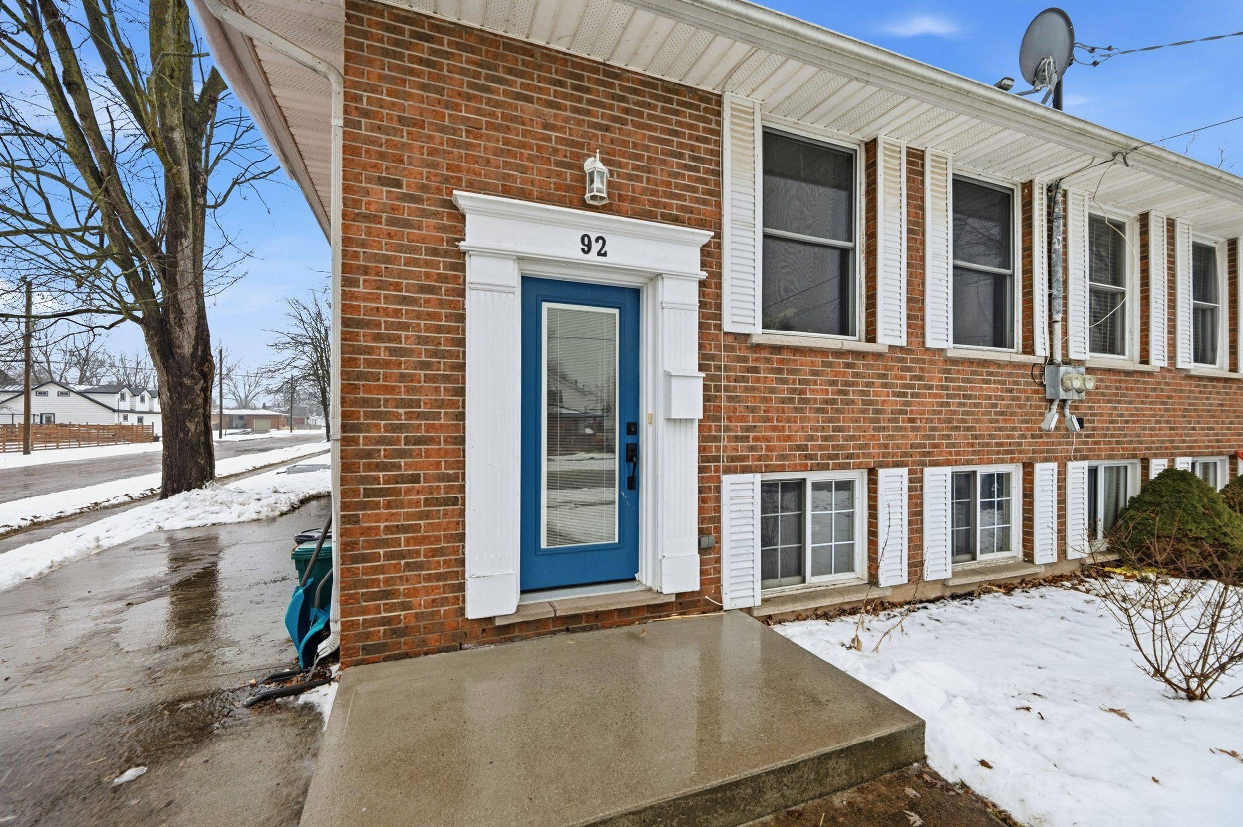 Fort Erie, ON L2A 2E2,92 Lavinia ST