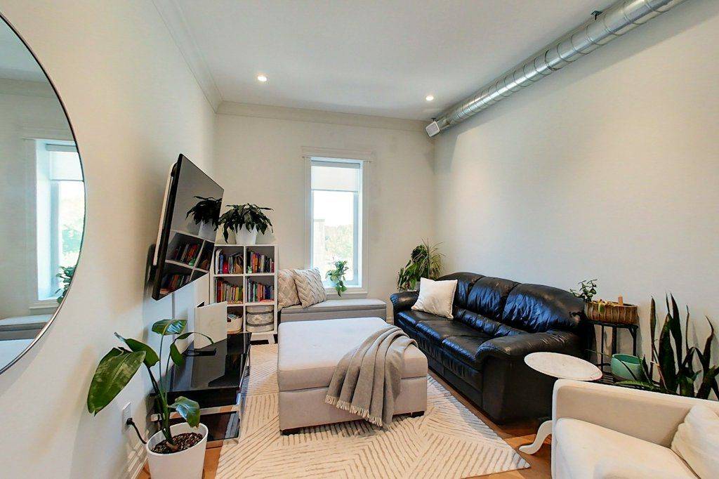 Meaford, ON N4L 1V6,8 Sykes ST N #1