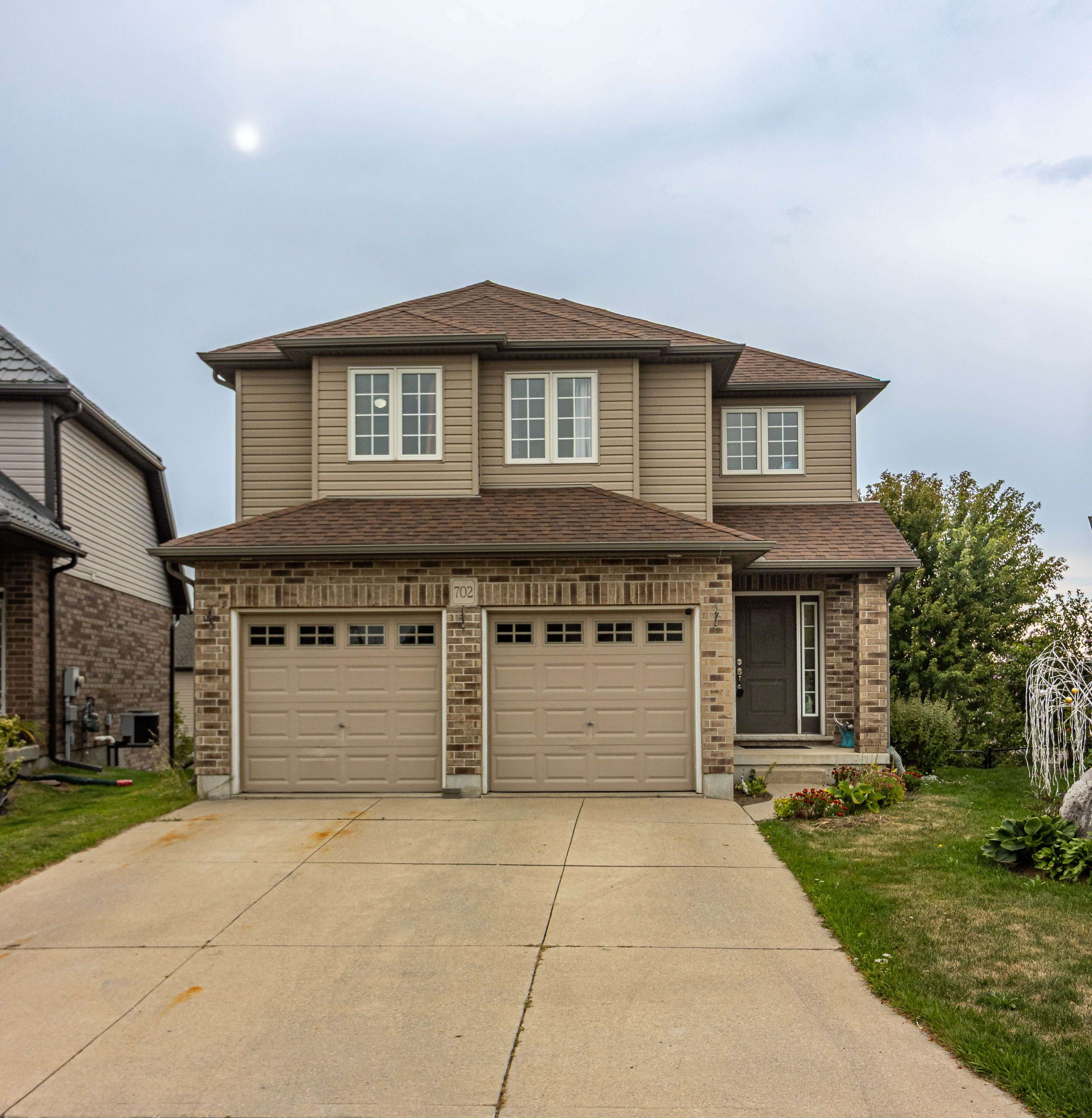 Woodstock, ON N4V 0B1,702 Frontenac CRES